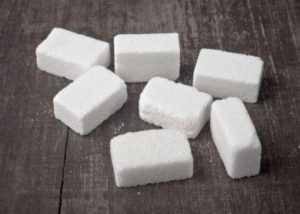 rafinovaný cukor a jeho produkty sú pri sacharidových vlnách zakázané