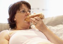 nezdravé jedlo - tučná žena