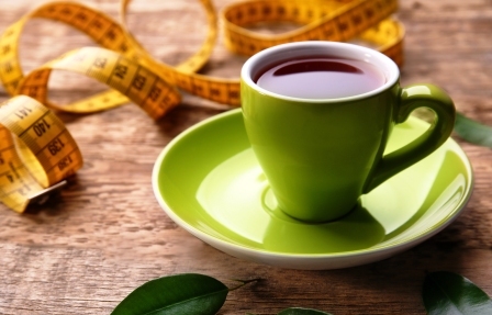 čaj na chudnutie v šálke a meter