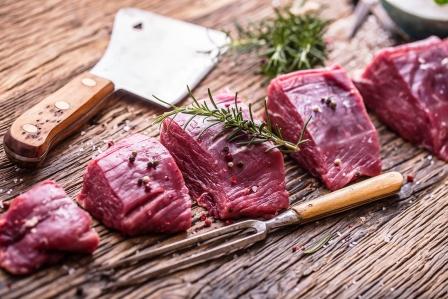 čerstvé naporcované hovädzie mäso - vysoký obsah bielkovín a železa